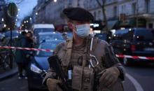 La France en alerte après la mort d'un enseignant dans un attentat islamiste