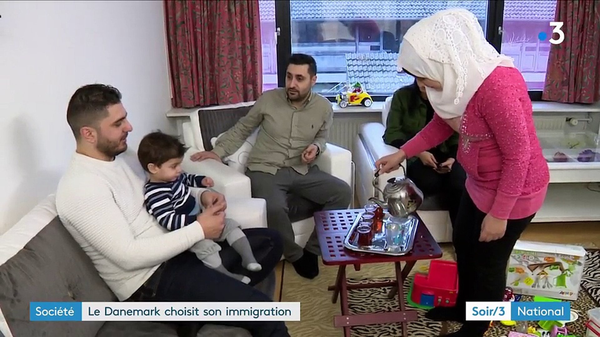 Prison ferme contre l’ex-ministre de l’Immigration pour avoir séparé des couples de migrants Prison ferme contre l’ex-ministre de l’Immigration pour avoir séparé des couples de migrants