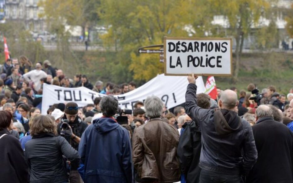 France La Justice Interdit Une Marche Contre Les Violences Policières