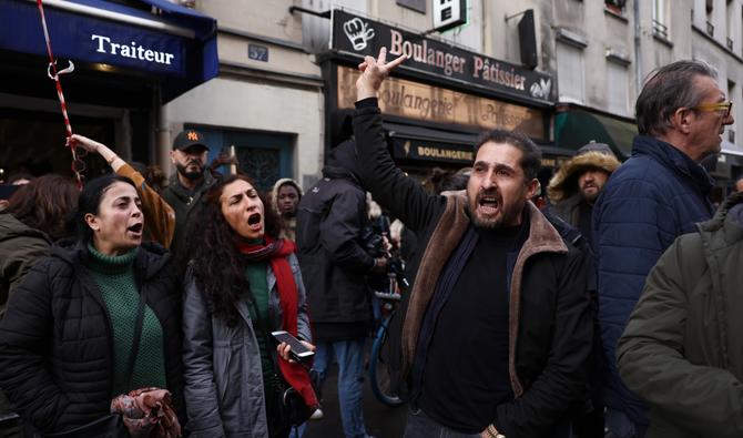 colère et pleurs de Kurdes à Paris après les tirs