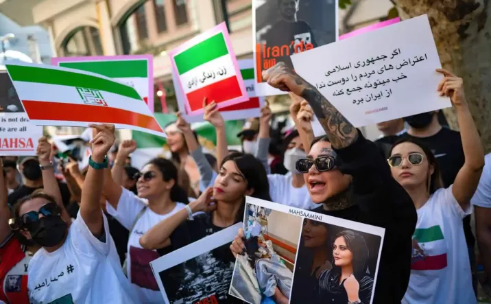 À Téhéran, des femmes fières d'avoir entraîné les hommes dans la rue