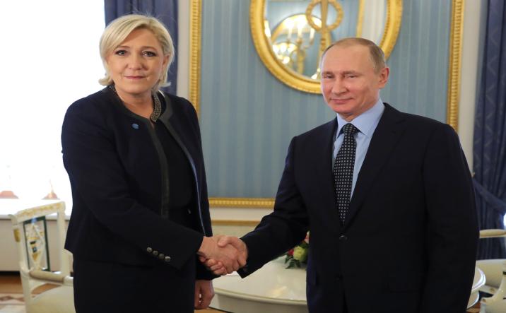 Marine Le Pen et le RN "roulent" pour Poutine et sa Russie