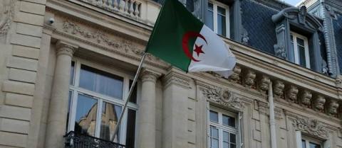 Le pouvoir établi à Alger se fâche (une nouvelle fois) avec Emmanuel Macron qui persiste et signe