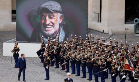 «Magnifique» hommage de la France à Bébel, son «As des as»