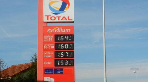 Carburants : le gouvernement français promet une mesure d'aide «efficace» «d'ici la fin de la semaine»