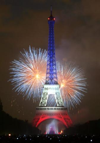 Tout un symbole : La Tour Eiffel rouvre après huit mois de fermeture