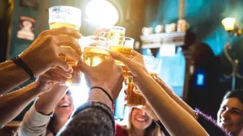 Les Britanniques fêtent leur roi 