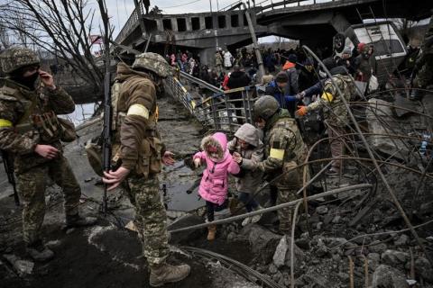 Ukraine : un mois après une entrée russe ratée, vers une guerre d'usure?