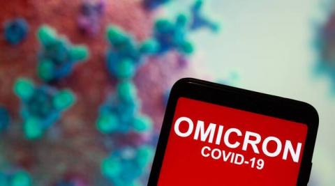 Covid - Omicron : les États-Unis refusent de «paniquer», l’Europe serre la vis