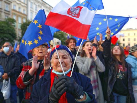 Des dizaines de milliers de Polonais pro-UE dans la rue