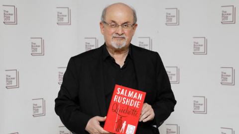 Salman Rushdie, victime d'un attentat : "Les nouvelles ne sont pas bonnes"