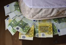 Avec la guerre en Ukraine, retour des économies en espèces ("sous le matelas")