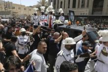 Hué, le Premier ministre d'Irak quitte les obsèques d'un poète engagé