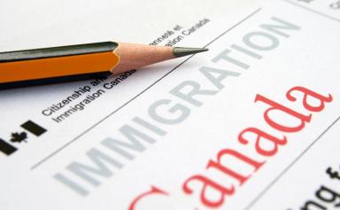L’attente pour un permis de travail au Canada bat des records