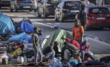 À Casablanca, des migrants SDF déterminés à gagner l'Europe