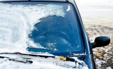 La nationalité suisse refusée aux travailleurs étrangers qui dégivrent mal les vitres de leur voiture