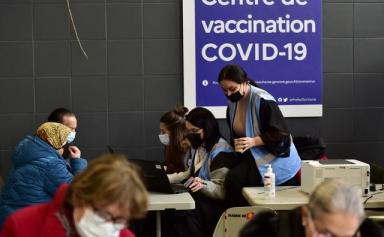 Covid-19 : en France, le tout-vaccin plutôt que les restrictions