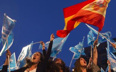 La gauche de Pedro Sanchez subit une lourde défaite aux élections municipales et régionales en Espagne