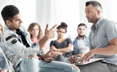 Métiers de l'action sociale : le secteur s'alarme d'une pénurie de professionnels