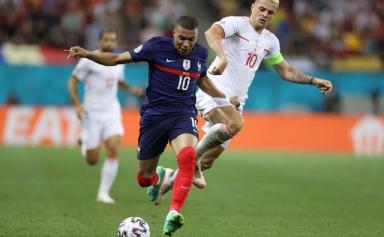 Euro de foot : le parquet de Paris enquête sur des tweets racistes contre les Bleus