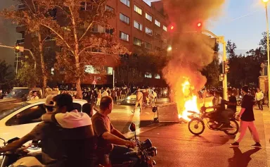 Iran : la colère contre le voile enflamme la jeunesse
