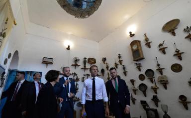 Visite présidentielle française à une église et une mosquée à Mossoul (Irak)