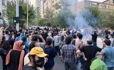 Douzième jour de manifestations en Iran : la fille d’un ex-président arrêtée, une ONG annonce 76 tués
