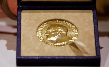 La médaille du Nobel russe vendue plus de 100 millions de dollars, pour les enfants ukrainiens