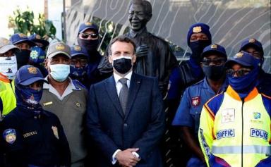 Macron rend hommage à Mandela avant de quitter l’Afrique du Sud