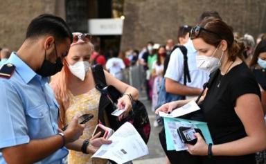 Italie : les touristes pris de court par l'introduction du passe sanitaire