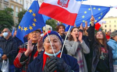 Des dizaines de milliers de Polonais pro-UE dans la rue