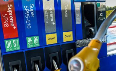 Le gouvernement financera une remise de 15 centimes par litre de carburant