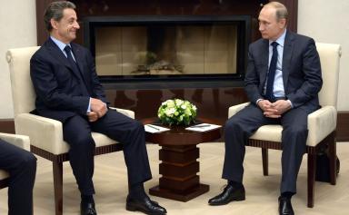 Nicolas Sarkozy suscite un tollé de critiques après ses propos sur l’Ukraine