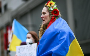 A travers le monde, la solidarité avec l'Ukraine se manifeste dans la rue