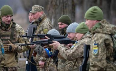 Guerre en Ukraine : Qui sont les alliés de Poutine en France ?