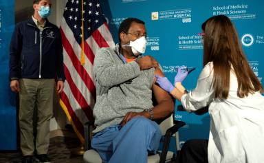 le maire de New York impose la vaccination obligatoire pour tout le secteur privé