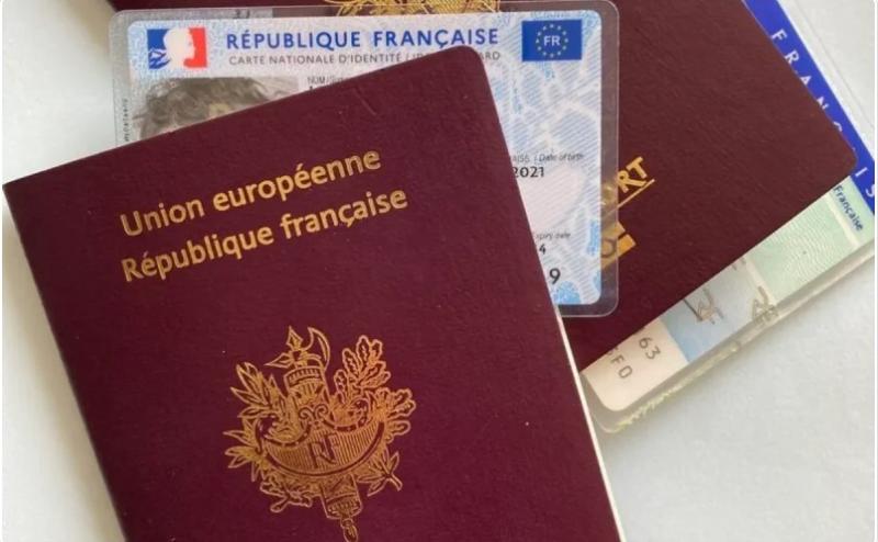 Passeport et carte nationale d'identité française