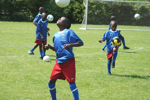 Prévenir les risques liés à l’émigration des jeunes joueurs de football